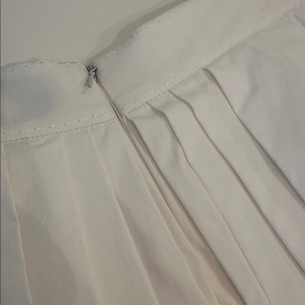 New Elie Tahari White A-Line Skirt. Size 4. - Picture 3 of 9